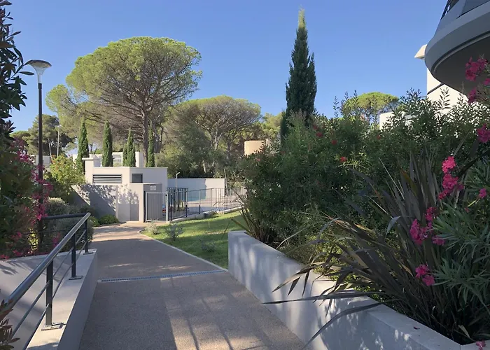 Apartment Superbe Pour 4, Climatise, Piscine Et Garage