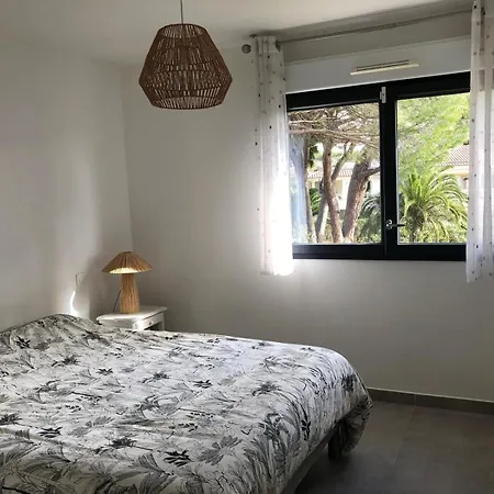 Apartment Superbe Pour 4, Climatise, Piscine Et Garage