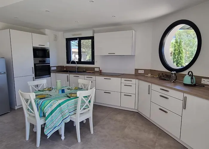 Apartment Superbe Pour 4, Climatise, Piscine Et Garage *